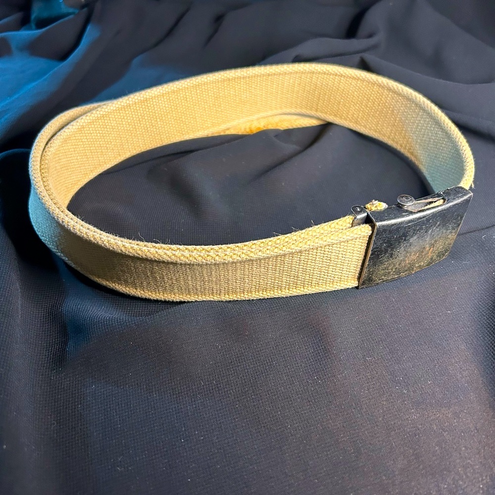 VTG Tan Canvas Heavy Duty Military Belt. Unbranded.